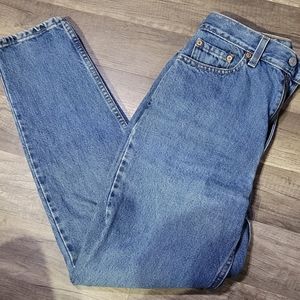 Vintage Levi’s 512 Womens Slim Fit Tapered Leg 28x29 Medium Wash Mom Jeans